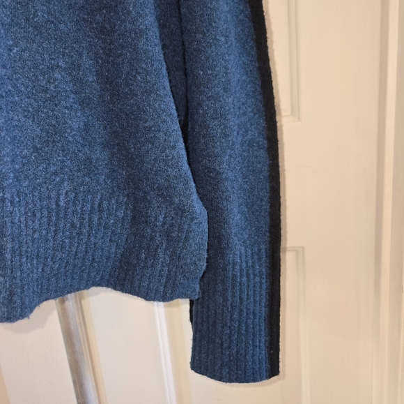 Athleta Transit Merino Wool Blend Colorblock Turtleneck Teal/Black Sweater - Picture 4 of 17
